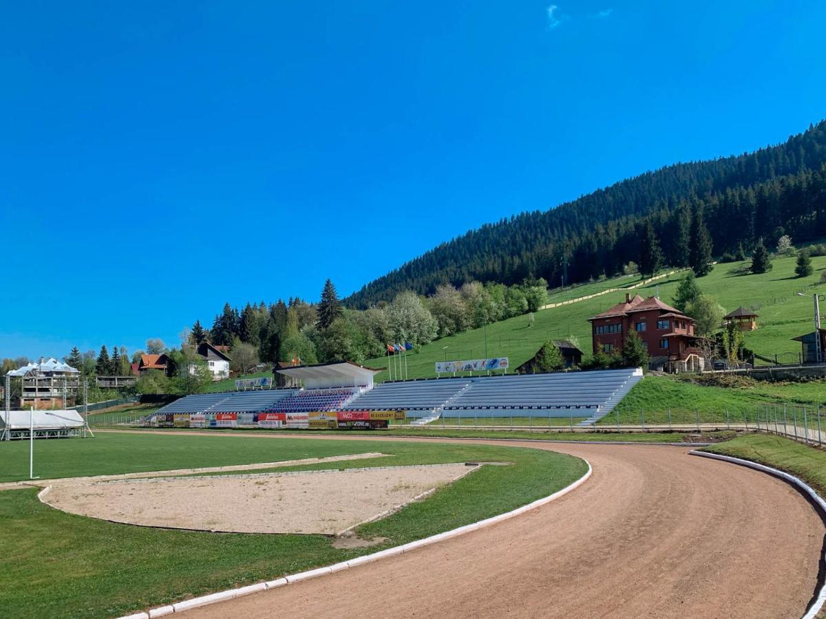 Vila Stadion Câmpulung Moldovenesc Exteriör bild